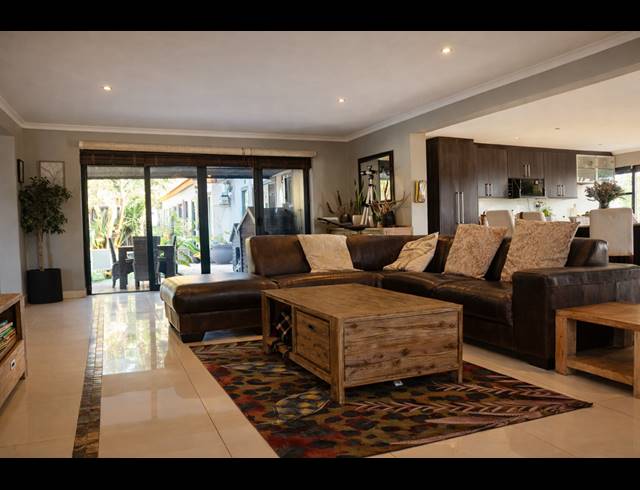 4 BEDROOM HOUSE FOR SALE IN FLAMINGO VLEI